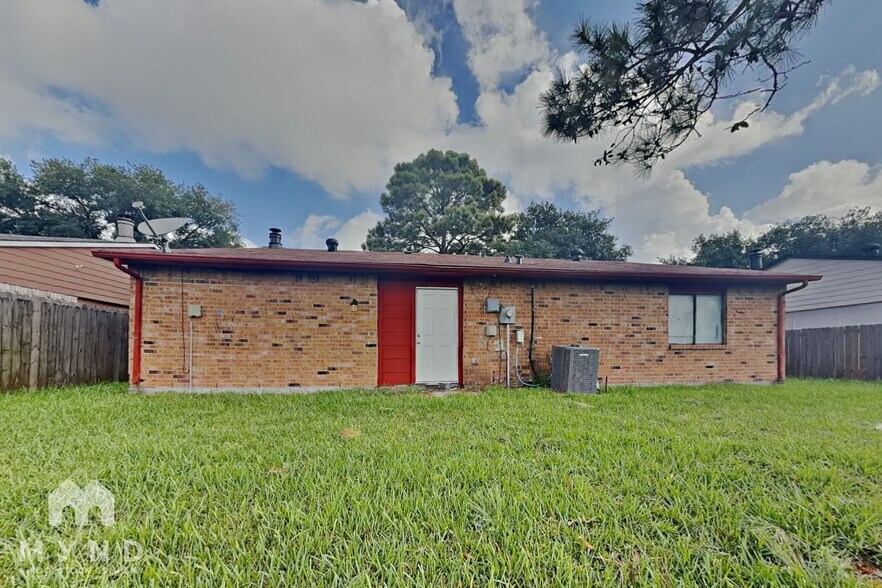 Building Photo - 14006 Pinewest Ct