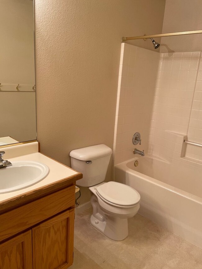 Building Photo - 4 BED 2 BATH LOCATED IN THE RAVENWOOD SUBDIVISION