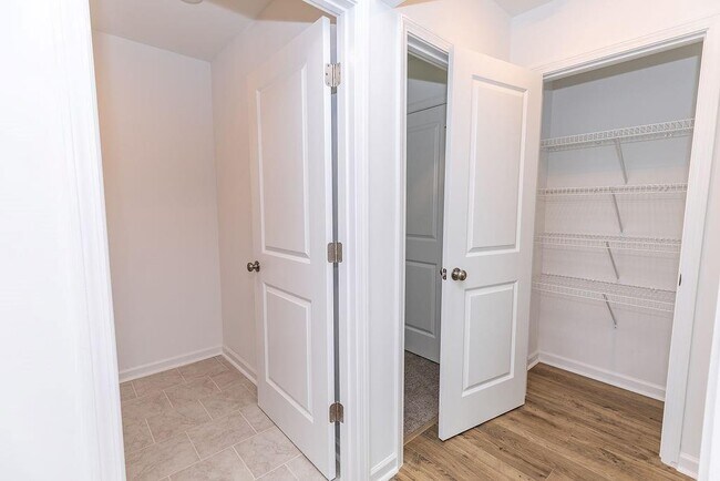 Building Photo - 1530 Brantin Dr