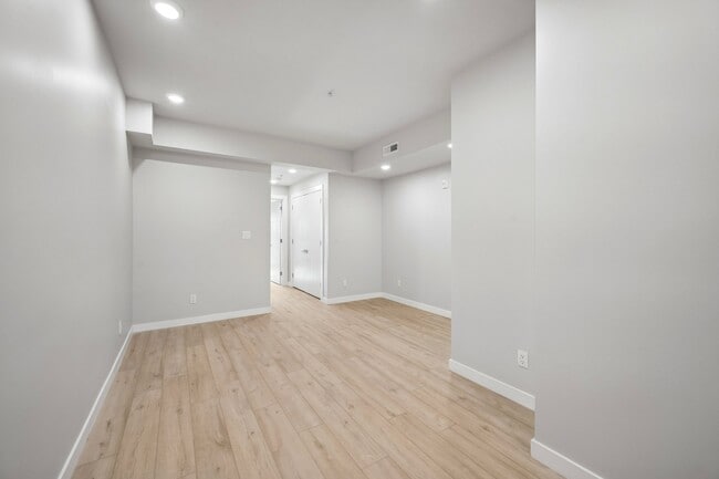 Building Photo - 3727 Baring St