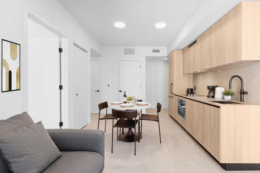 Building Photo - 501 NE 1st Ave