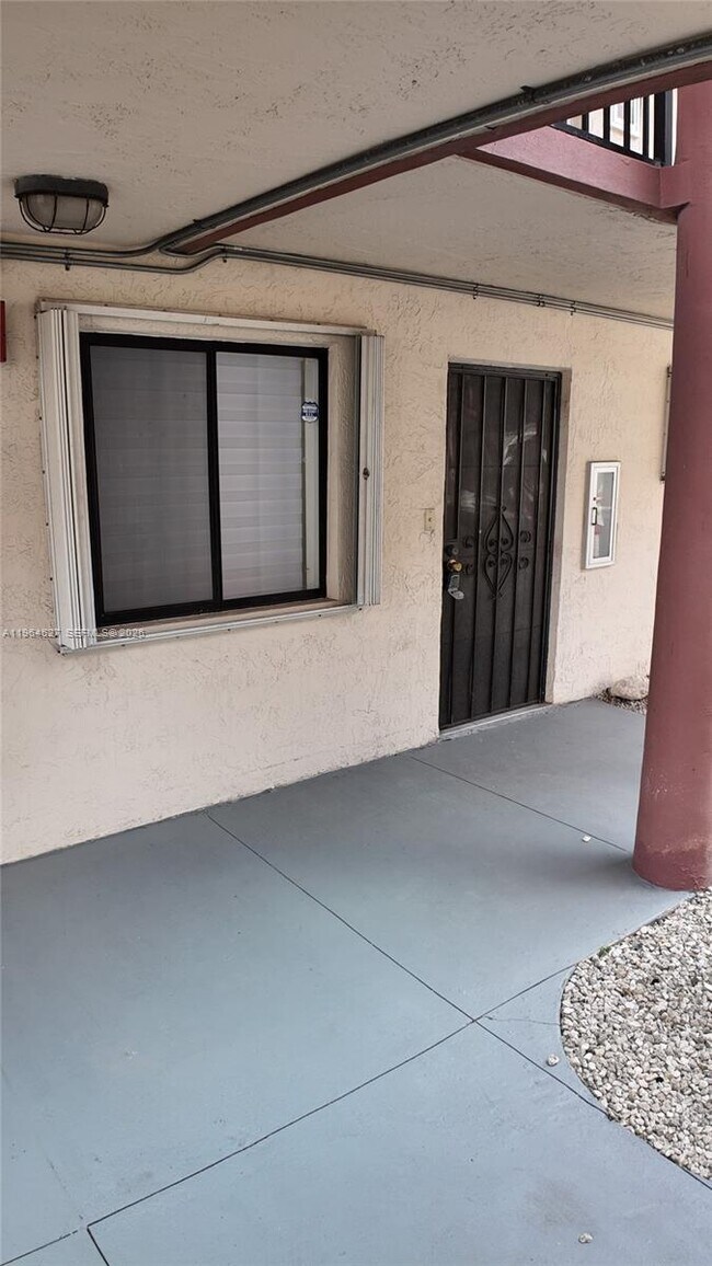 Building Photo - 5400 W 21st Ct