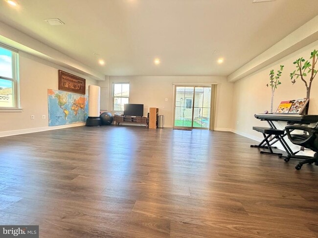 Building Photo - 8627 Satinwood Dr