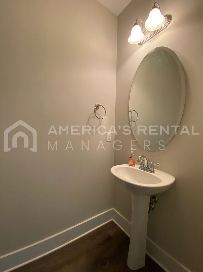 Building Photo - Large Townhome for Rent in Gardendale... Available to View Now!