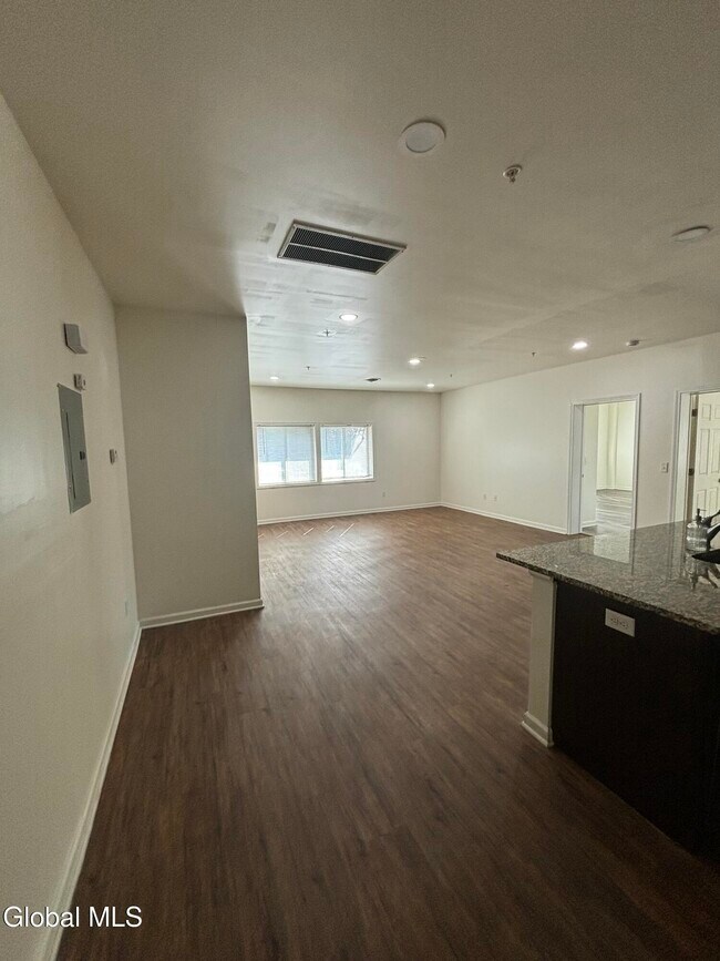 Building Photo - 940 Loudon Rd