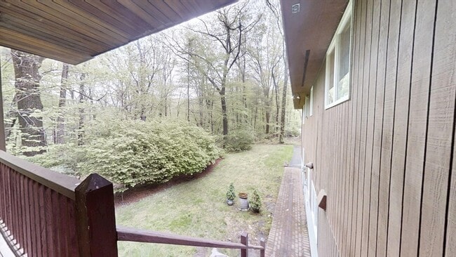 Building Photo - 45 Brentwood Rd
