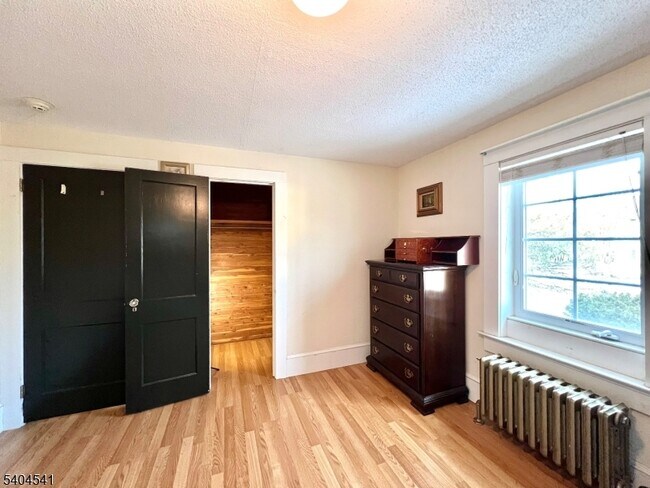 Building Photo - 24 Sycamore St