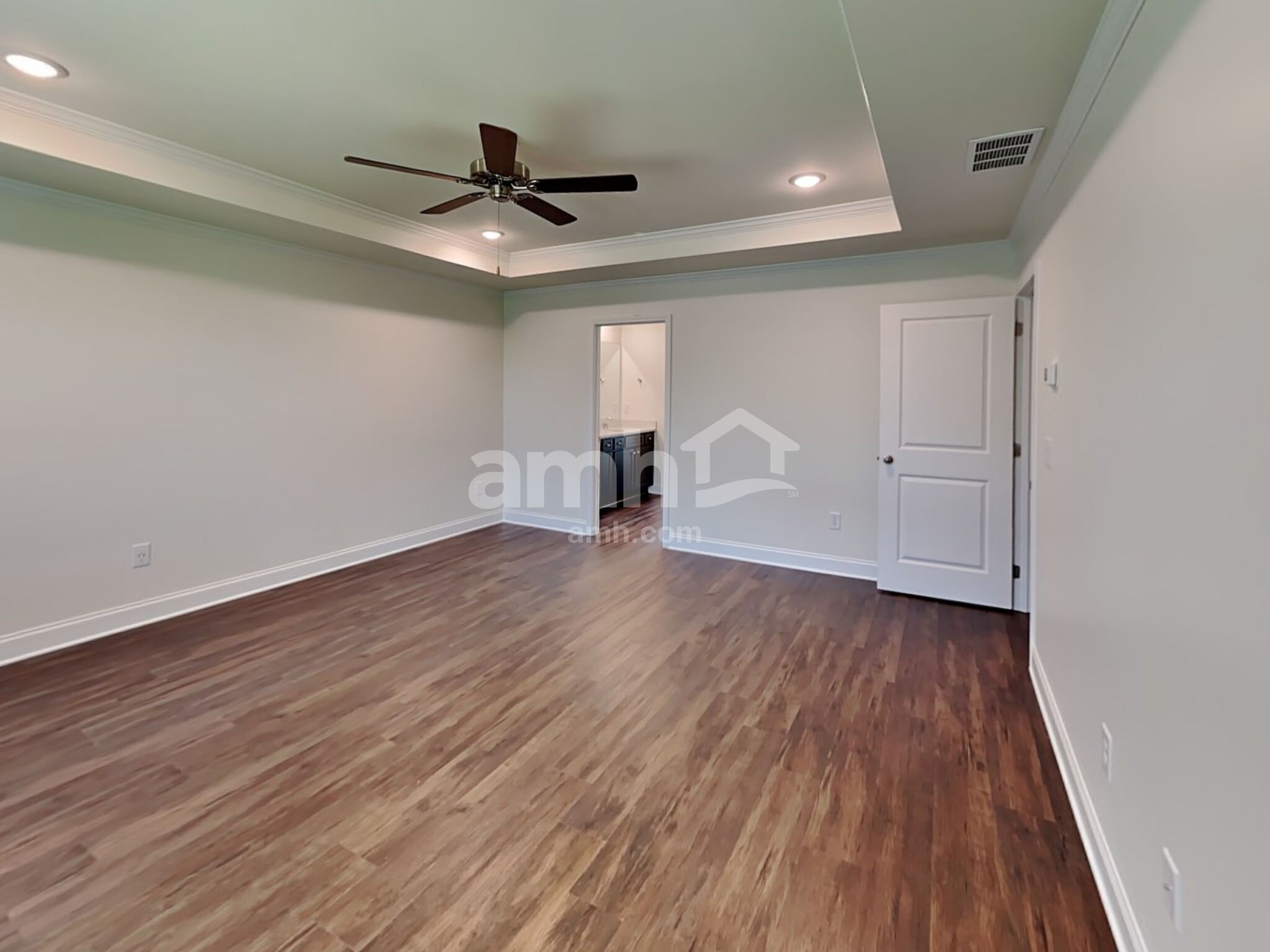 Building Photo - 310 Willow Ln