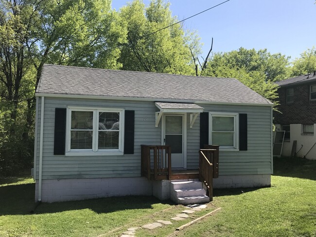 Primary Photo - 1 Bed/1 Bath Home plus office in Madison w...