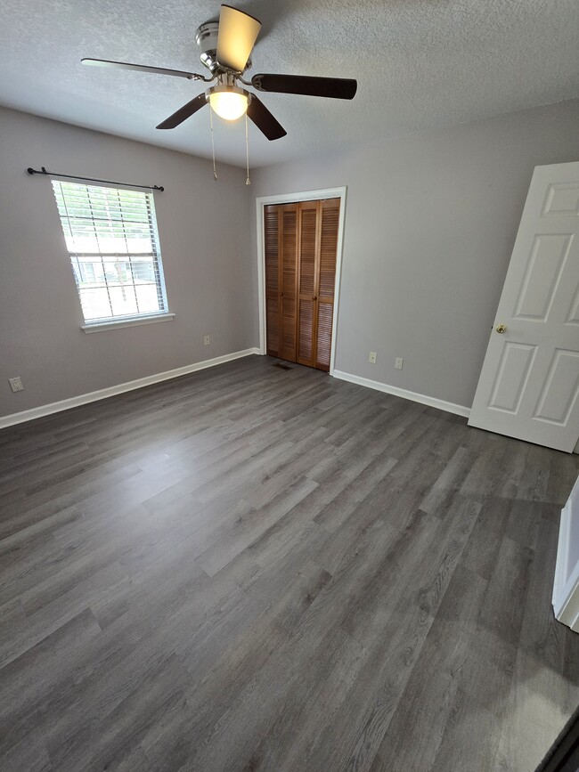 Building Photo - 208 Edith Way