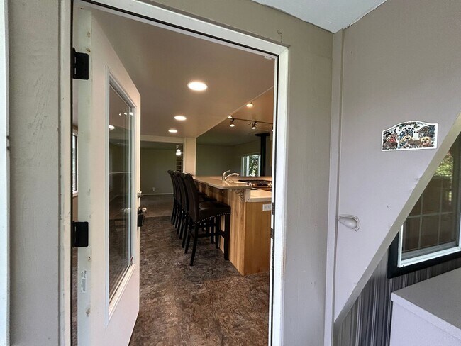 Building Photo - Stunning Views! Secluded 2 Bed, 1 Bath Gem!