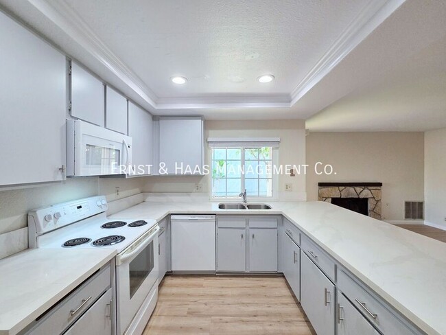 Building Photo - 1219 E Jay St