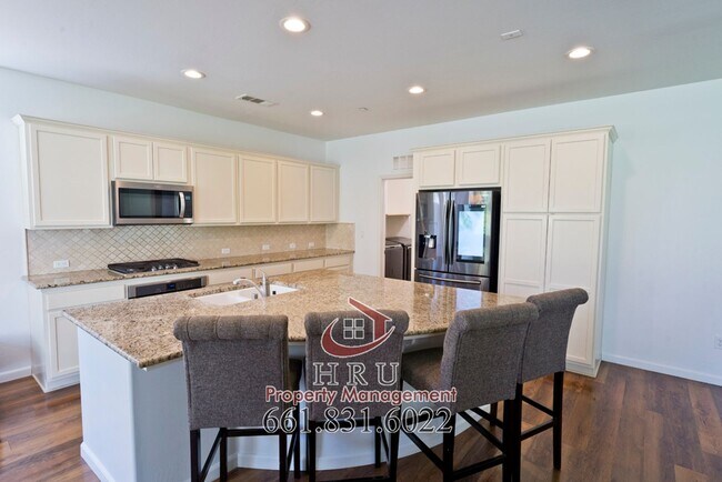 Building Photo - Highgate Community 3 bedroom -2 bath