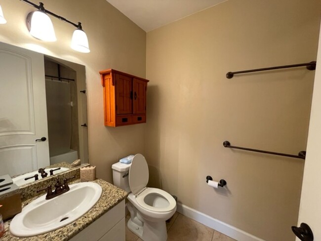 Building Photo - Lovely 2 Bedroom Condo in Jackson Square