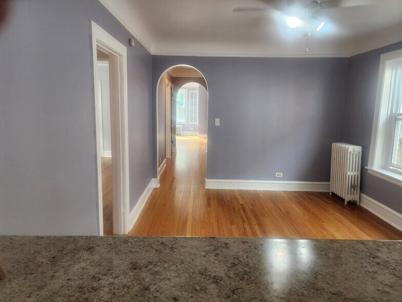 Building Photo - 4842 Elm St