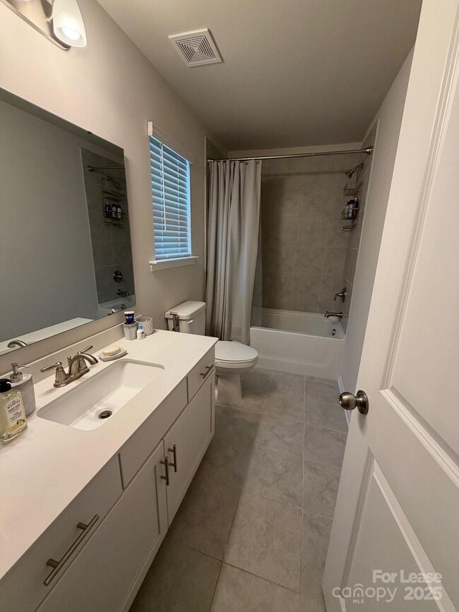 Building Photo - 403 Wescott St