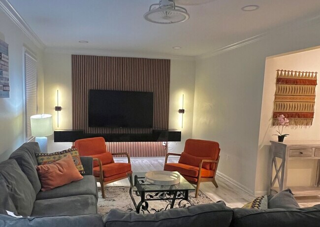 Building Photo - 321 Senate Ct