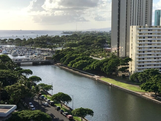 Building Photo - 1645 Ala Wai Blvd