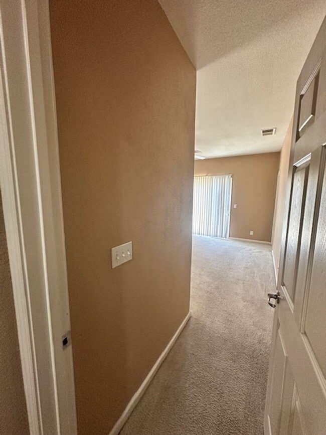 Building Photo - Move-In Special: 1/2 Off First Months Rent