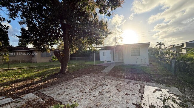 Building Photo - 345 SW 49th Ave