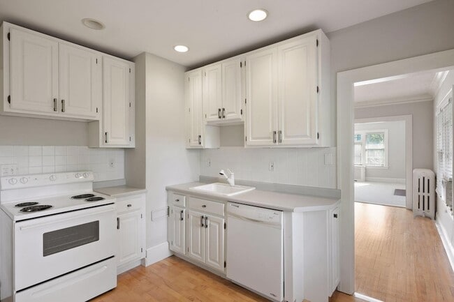 Building Photo - 5004 Oliver Ave S