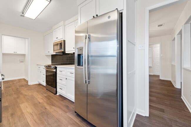 Building Photo - 3 BD 2 BA