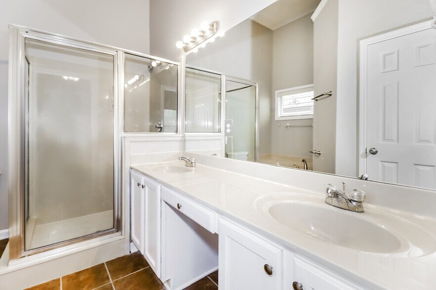 Building Photo - 2692 Bending Elm Dr