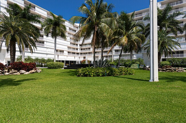 Building Photo - 3546 S Ocean Blvd