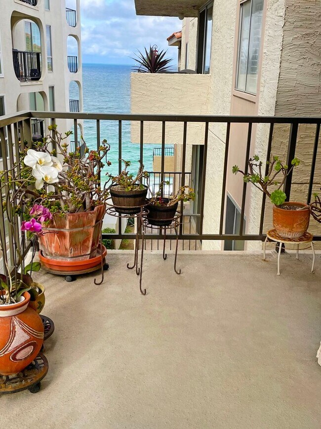Building Photo - 2 Bed, 2 Bath Condo on the Esplanade with gated entry