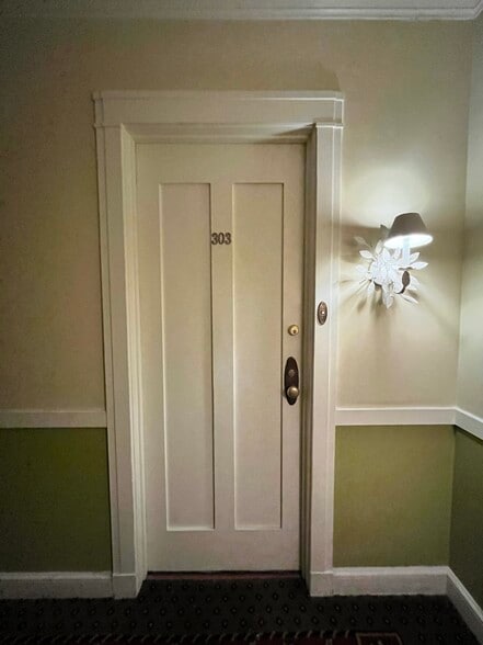 Unit door - 29 State St