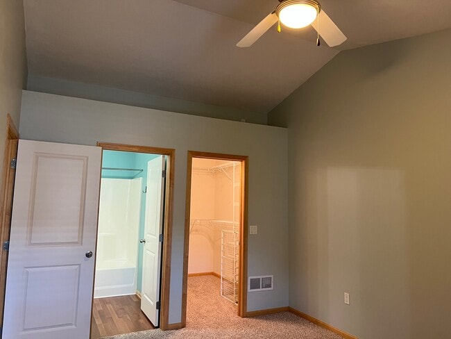 Building Photo - 5558 Kenton Ln