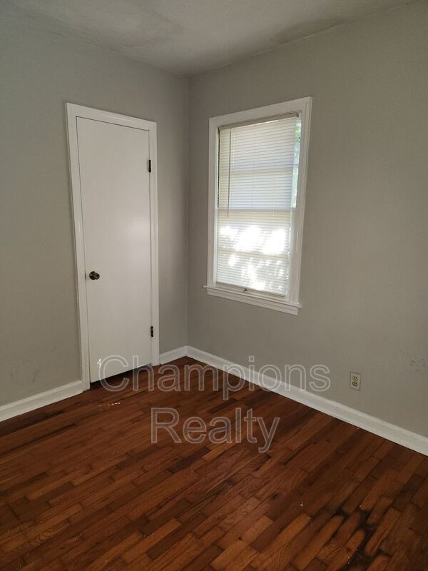 Building Photo - 5415 Eugenia Ave