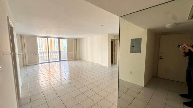 Building Photo - 625 Biltmore Way
