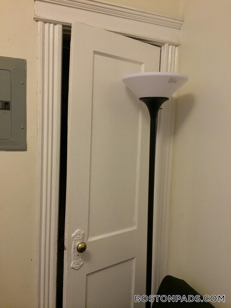 Building Photo - 107 Gordon St