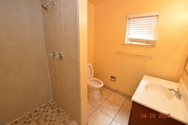 Building Photo - 325 Pershing Dr