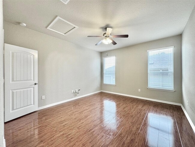 Building Photo - 407 Katmai Cir