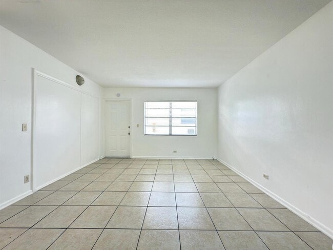 Building Photo - 1172 W 34th St