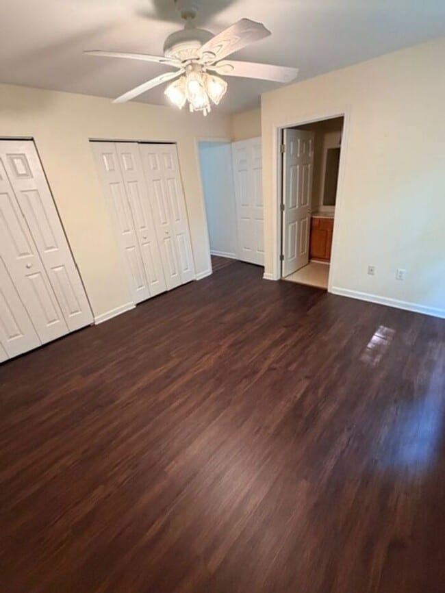 Building Photo - Beautiful and spacious! Ready for move in!