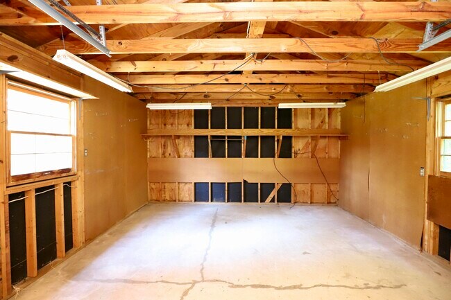 Building Photo - 6 Hilliard Dr