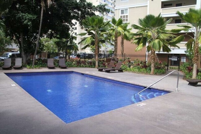 Building Photo - 1820 Kaioo Drive, A403