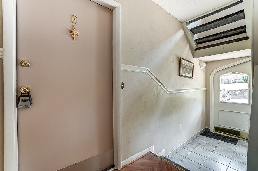 Building Photo - 2600 Park Rd