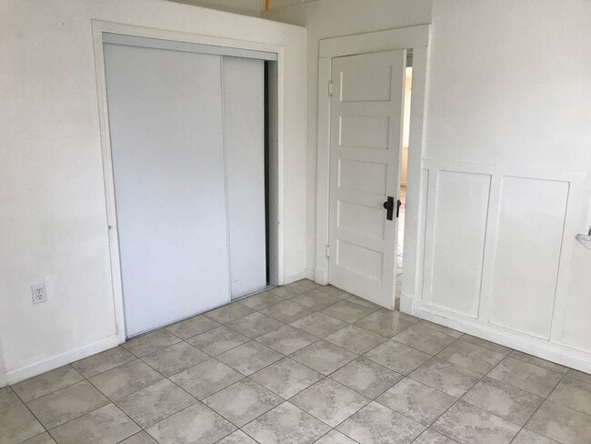 Building Photo - Cute house!