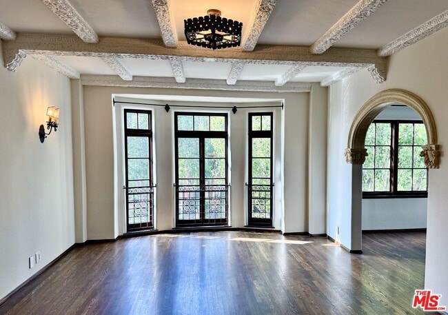 Building Photo - 1302 N Sweetzer Ave