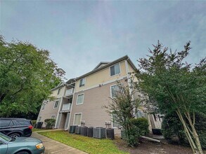 Building Photo - 4000 SW 23rd St