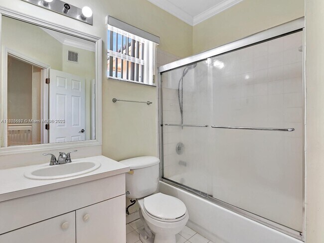 Building Photo - 858 NW 170th Terrace