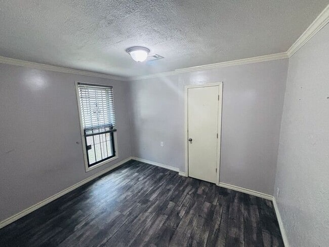 Building Photo - Charming 3-Bedroom Home in a Convenient Lo...