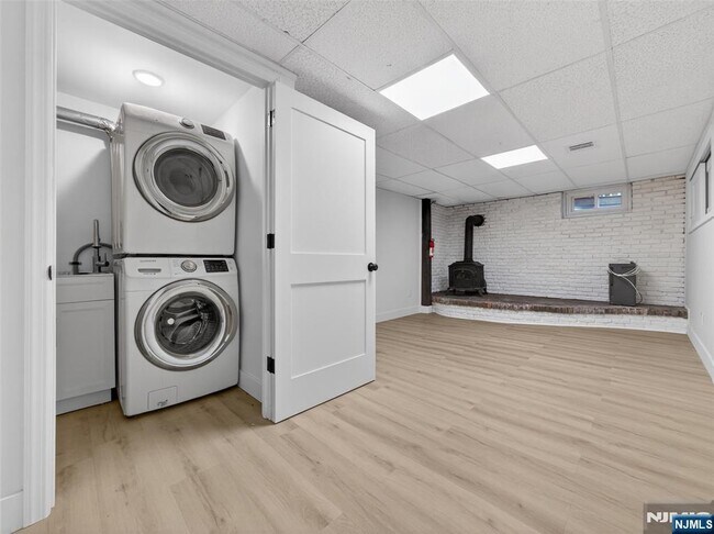 Building Photo - 114 Colony Ave