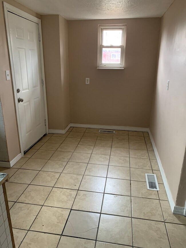 Building Photo - 1712 Seventh St