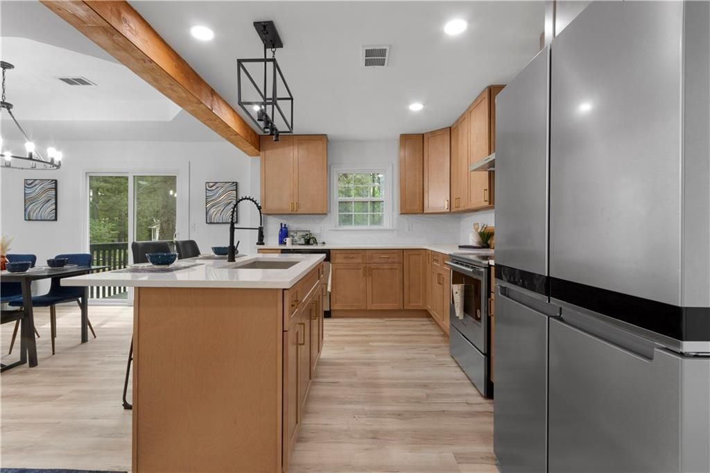 Building Photo - 2014 Fence Rd NE