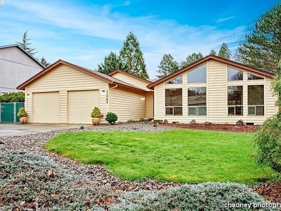 Building Photo - One level Immaculate Condition Ranch -Huge...